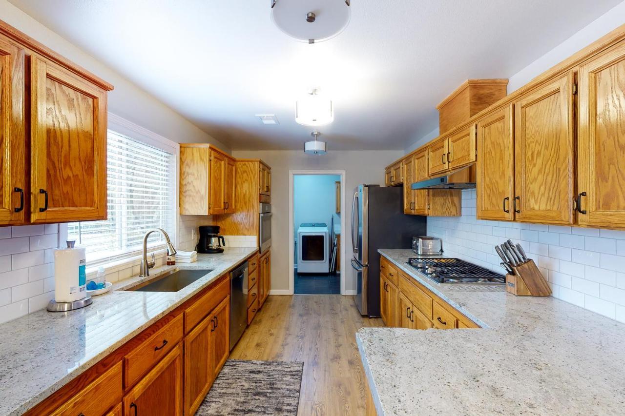 Pine Place Oakhurst Extérieur photo